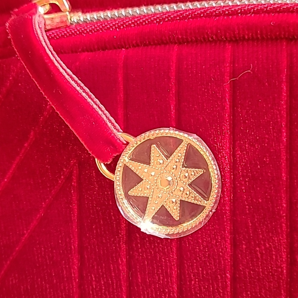 NWOT Estee Lauder 2023 Red Train Case Cosmetic Bag Lip Stick Eye Shadow Mascara - Picture 6 of 9